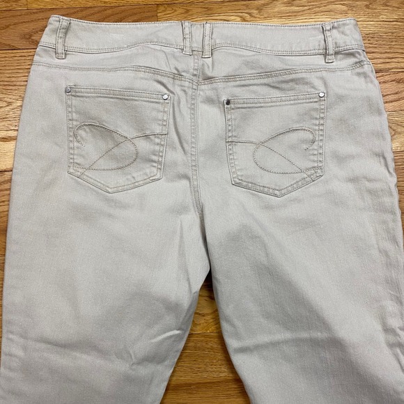 Chicos Platinum Crop Pants Womens 1.5 Tan Khaki Stretch Denim Coastal Minimalist - Picture 6 of 7